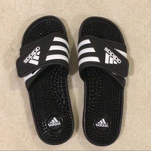 NWOT ADIDAS ADISSAGE SLIDES